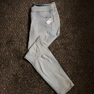 🎉HP🎉NWT Old Navy Ripped Skinny Jeans